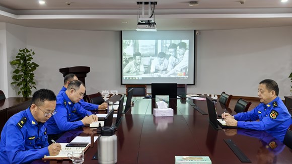 区城管执法局党组开展理论学习中心组学习